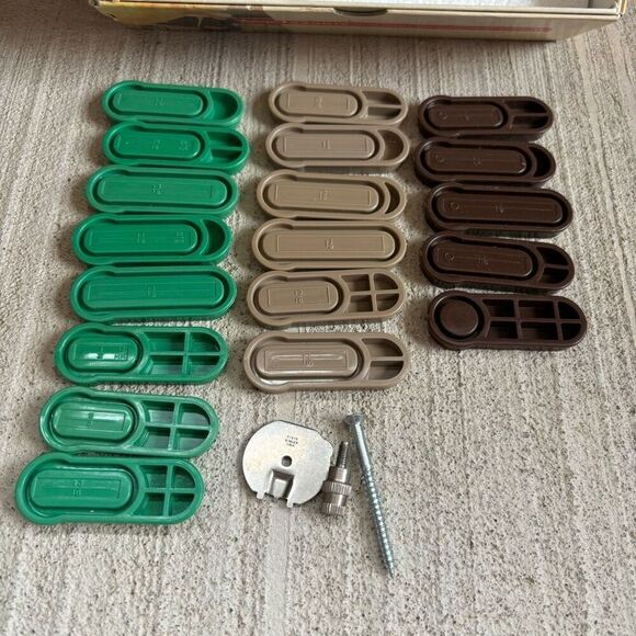 Singer Automatic Buttonholing With Touch & Sew No. 161829 - Picture 5 of 11